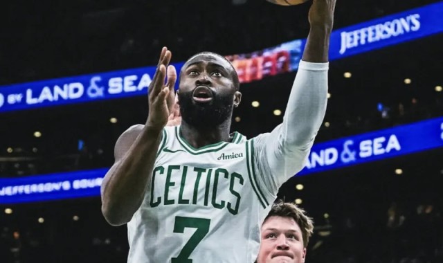 开云-杰伦-布朗：今天我们的表现有失水准，作为领袖我会承担责任